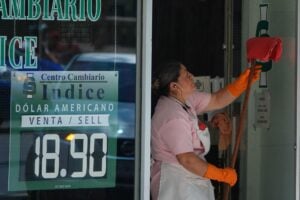 Pobreza laboral e informalidad laboral aumentan en el 2T2025