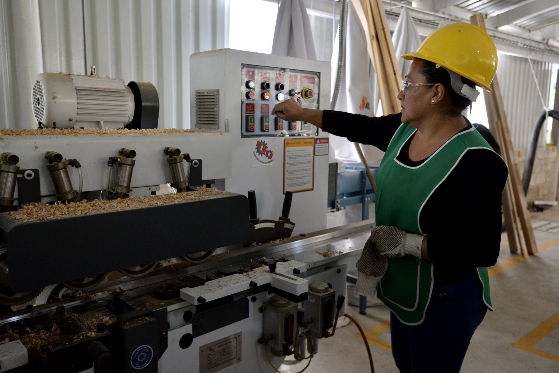 El semáforo de empleo formal en rojo al 3T2025, debajo del 40% de la meta MCV 