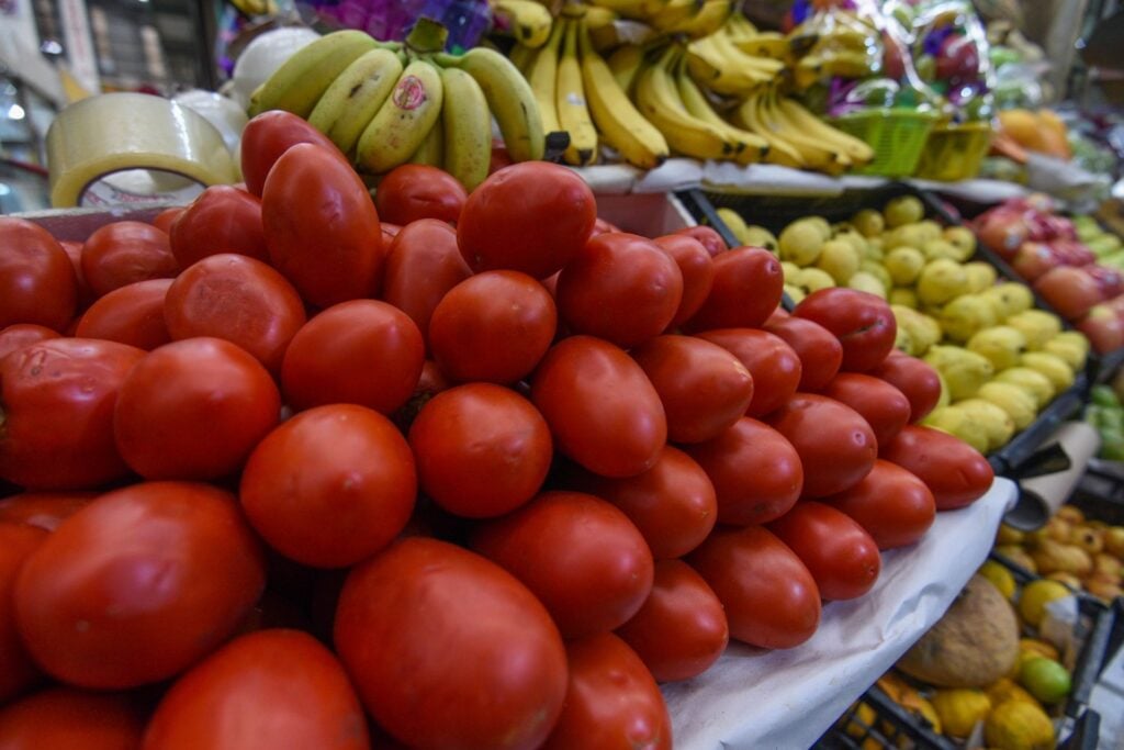En febrero de 2026 la inflación general fue de 4.02% anual, mostrando un incremento desde el 3.79% en enero. La inflación subyacente se mantuvo en un nivel similar al de enero, pasando de 4.52% a 4.50%, mientras que el componente no subyacente repuntó de 1.39% a 2.44%, debido al incremento en los precios de frutas y verduras.